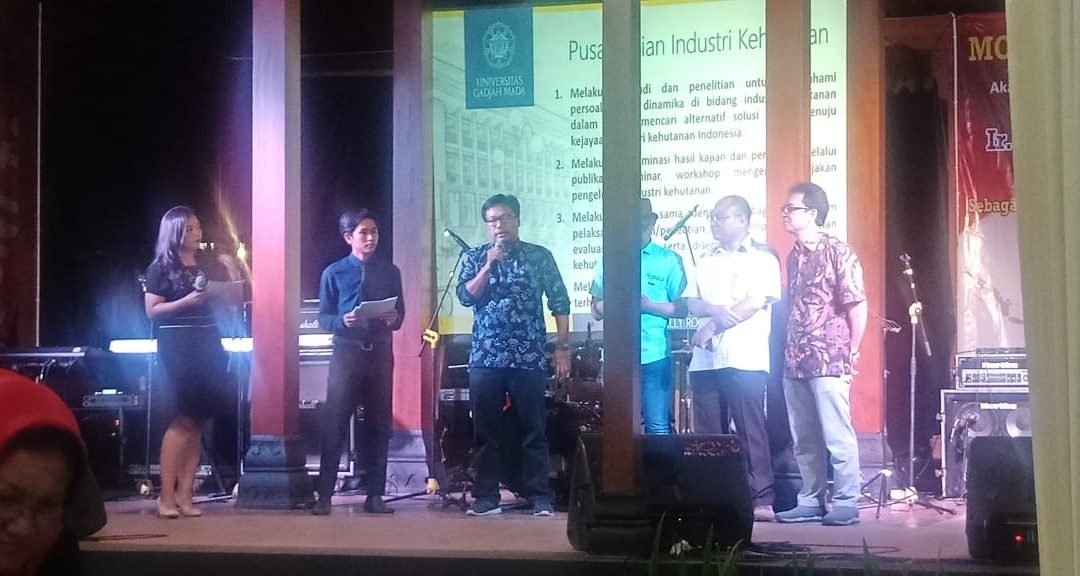 Penandatangan MoU Kerjasama antara Fakultas Kehutanan dengan Yayasan Kehati untuk implementasi Strategi Jangka Benah