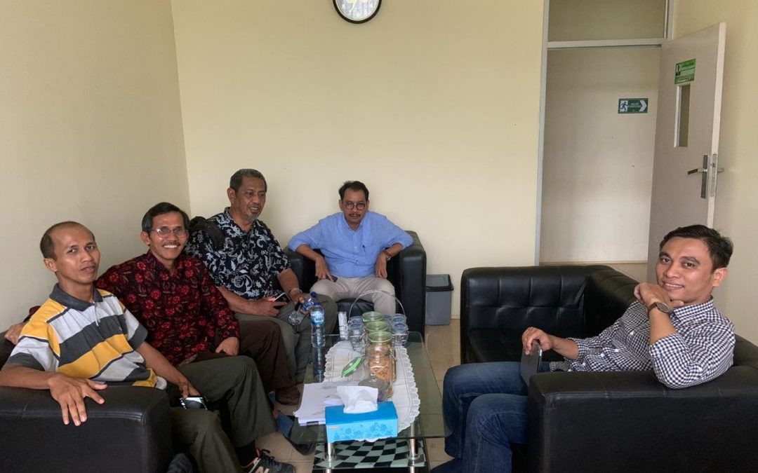 Tim SJB Berkolaborasi dengan Fakultas Kehutanan Universitas Jambi Untuk Menyelenggarakan Farmer School Bagi Petani Sawit Desa Sungai Jernih